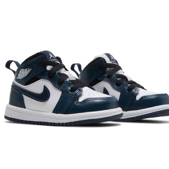 Jordan Kids
Air Jordan 1 Mid "Armory Navy" sneakers Size 3Y - Picture 2 of 7